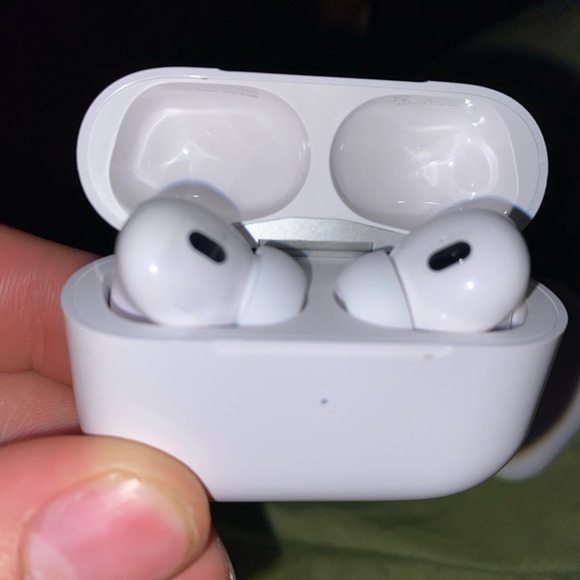 Wireless White Earbuds with Charging Case - Picture 3 of 5
